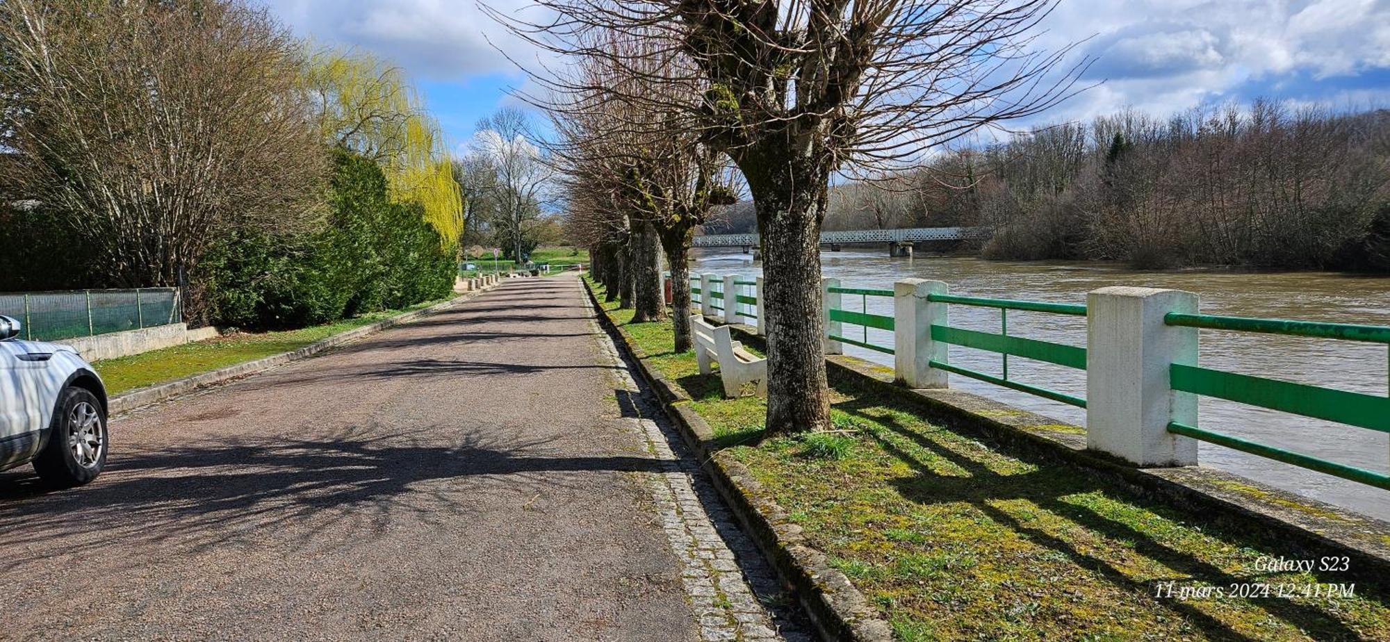 Pavillon Avec Jardin Clos Au Bord De L'Yonne Coulanges-sur-Yonne Kültér fotó