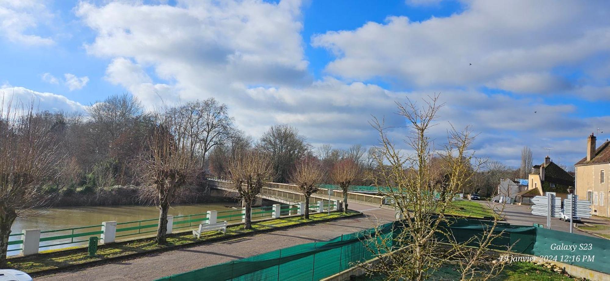 Pavillon Avec Jardin Clos Au Bord De L'Yonne Coulanges-sur-Yonne Kültér fotó
